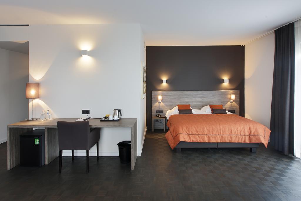 Park Hotel Montreal Mechelen Ruang foto