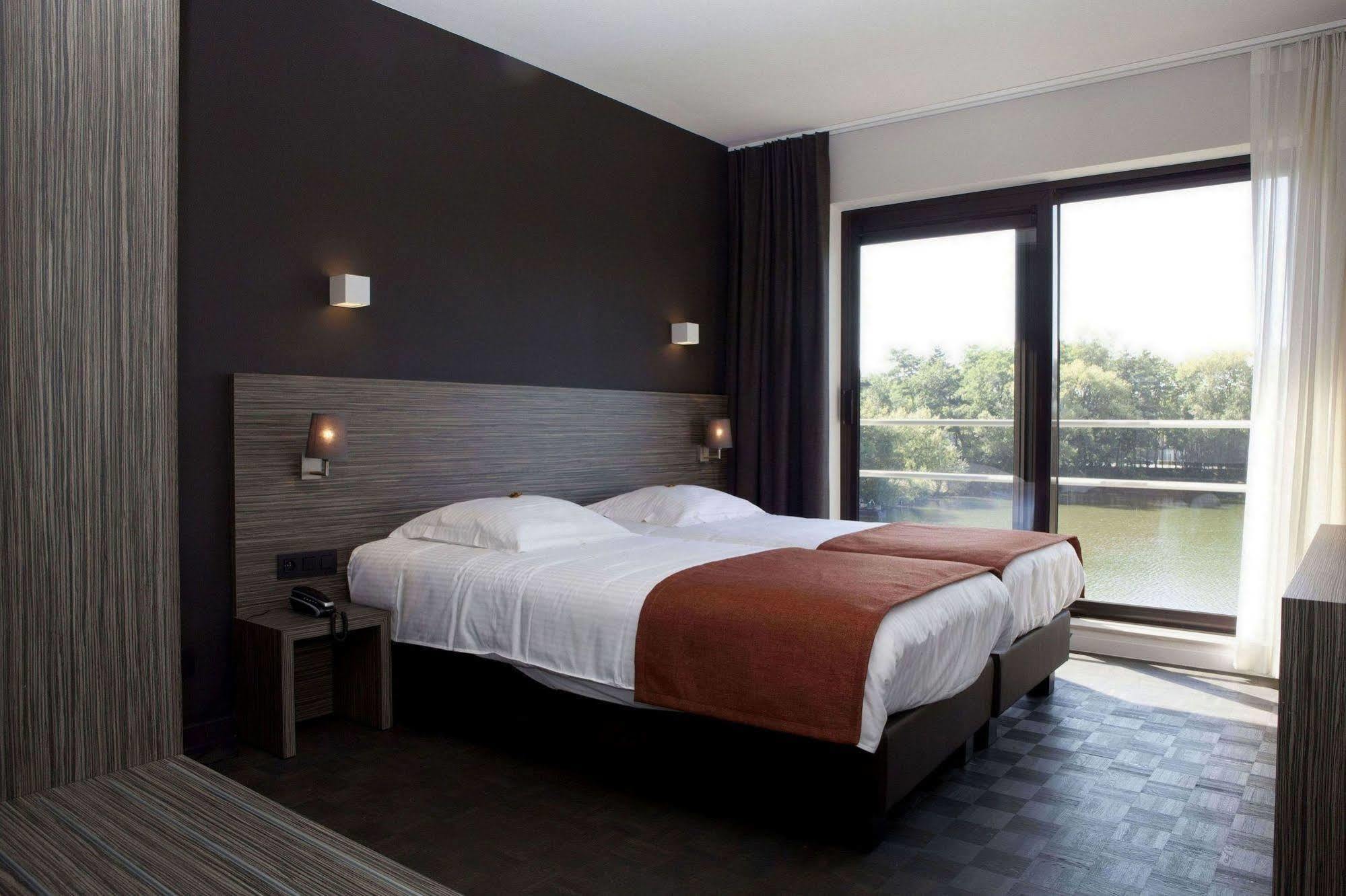 Park Hotel Montreal Mechelen Bagian luar foto